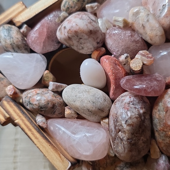 Rustic Stone Handmade Birdhouse Pink Quartz - Picture 8 of 11